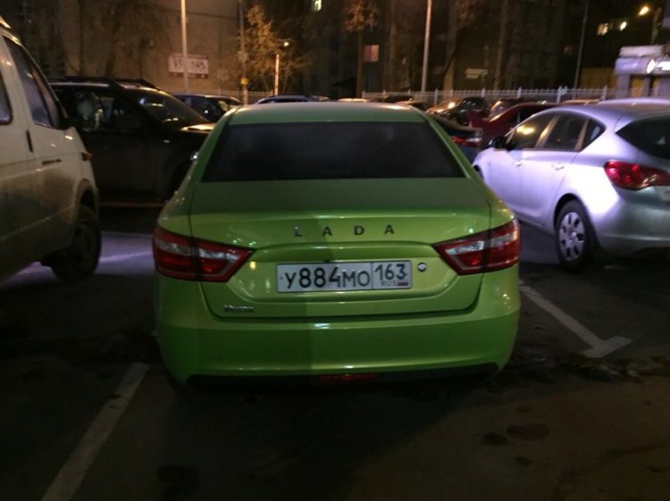 Фото Лады Весты в цвете Лайм