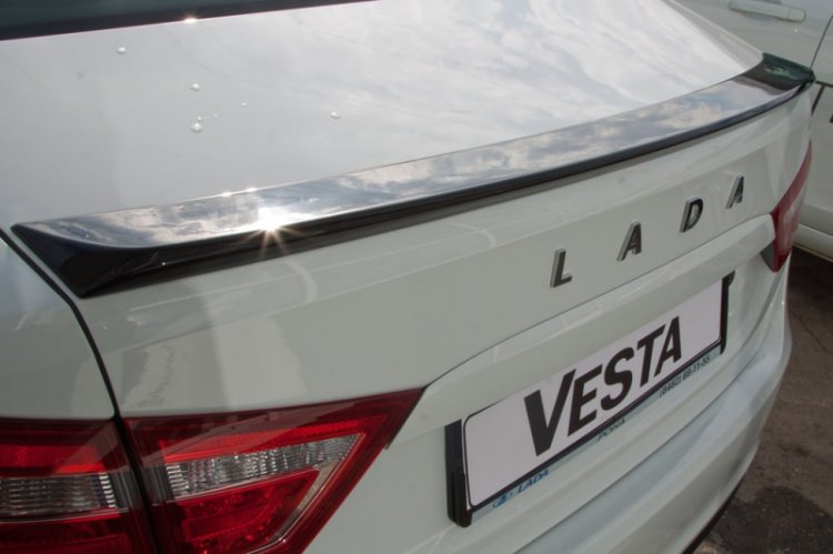 Скоро на рынок выйдет новая двухцветная Lada Vesta Black Edition 