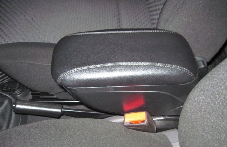 Выбираем подлокотник для Лады Веста