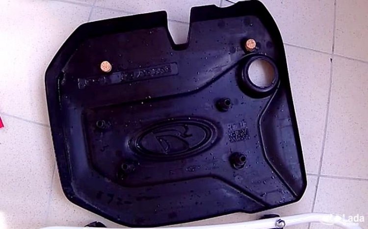 Шумоизоляция крышки двигателя Лада Веста