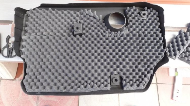 Шумоизоляция крышки двигателя Лада Веста