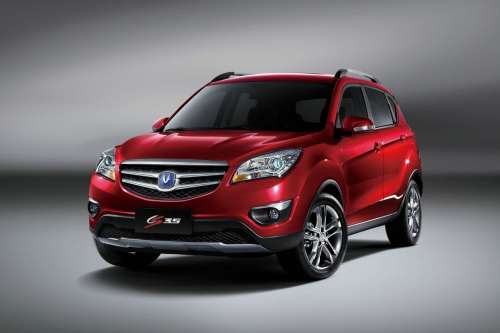 Changan приступил к российским продажам кросса CS35