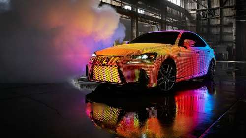 Кузовная часть Lexus IS покрылась 42 000 светодиодов