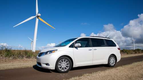 Toyota будет чинить больше 700 000 минивэнов