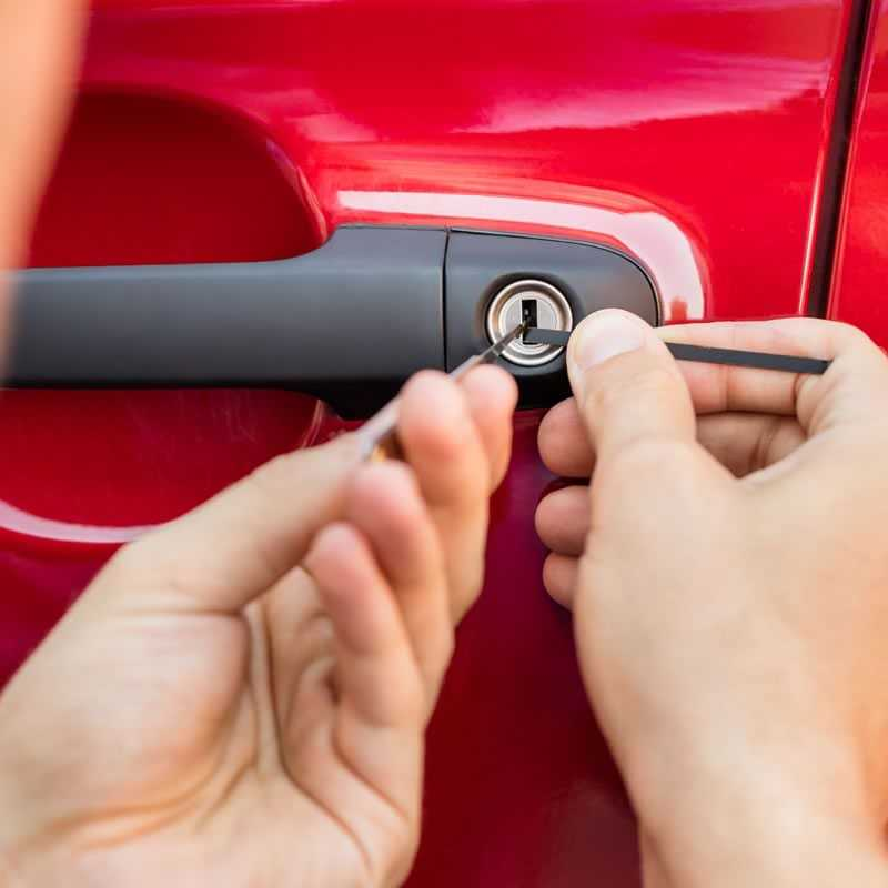 Вскрытие автомобиля: как это происходит и что делать