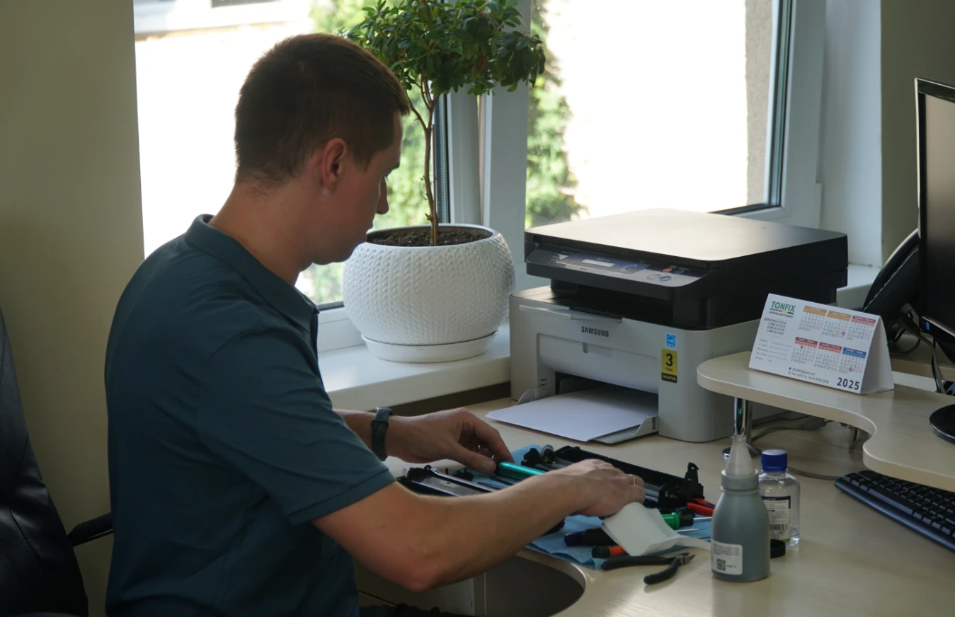 заправляет картридж мастер из Тонфикс