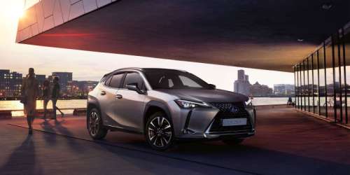 Lexus занялся российскими продажами компактного кросса UX