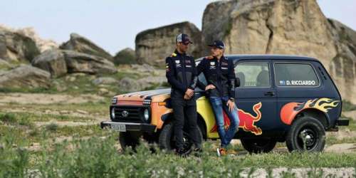 Пилоты Ф-1 устроили гонку на Нивах в Азербайджане