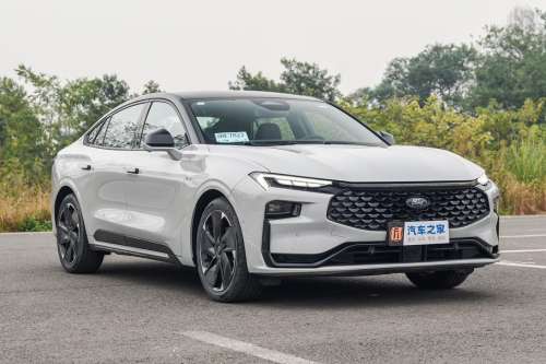 Гибридный Ford Mondeo с расходом бензина 4,56 литра на 100 км