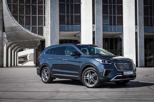 Обновленный Hyundai Grand Santa Fe получил цену в России