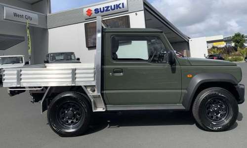 Компактный Suzuki Jimny стал пикапом