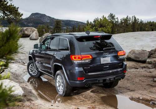 Jeep отправляет ремонтироваться около 9 000 Grand Cherokee в России