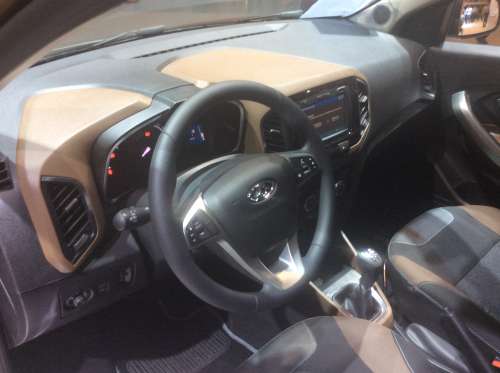 В октябре в продаже появится LADA XRAY с 2-цветным салоном