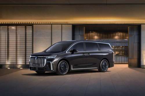 В России появился Dream First - роскошный минивэн с креслами, достойными бизнес-джета