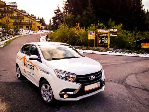 LADA XRAY направилась покорять Европу