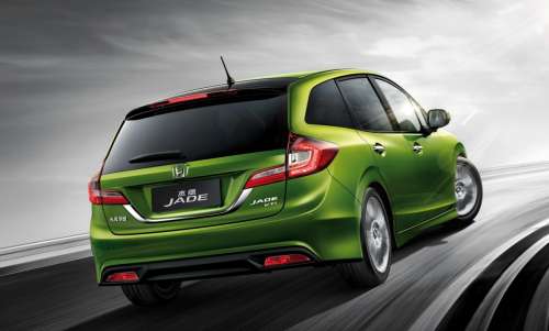Появились первые снимки обновленного компактвэна Honda Jade