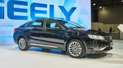 Geely займется продажами в России полноприводного кросса и премиум-седан