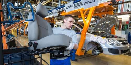 АвтоВАЗ: сотрудникам повысят зарплату
