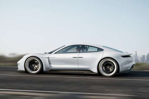 Porsche стремится ежегодно продавать по 20 000 электромобилей