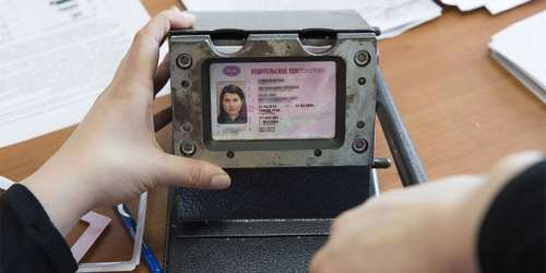 Водительские права с чипом начнет выдавать Сбербанк