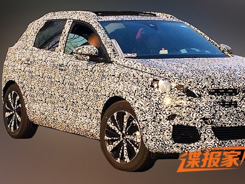 Папарацци словили неизвестный паркетник «Пежо»