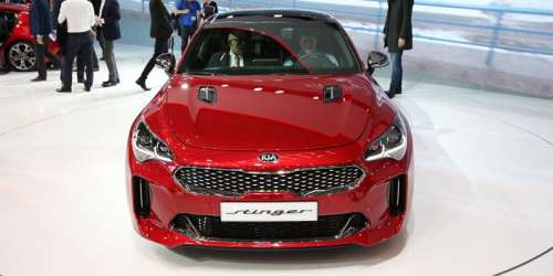 Kia рассекретила динамику Stinger