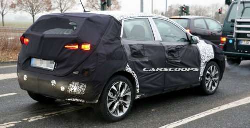 В Сети появились шпионские фото новенького компактного кросса Hyundai