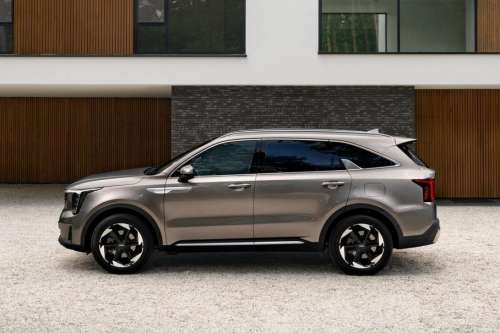 В обновленном Kia Sorento улучшена экономичность до 1,6 л/100 км
